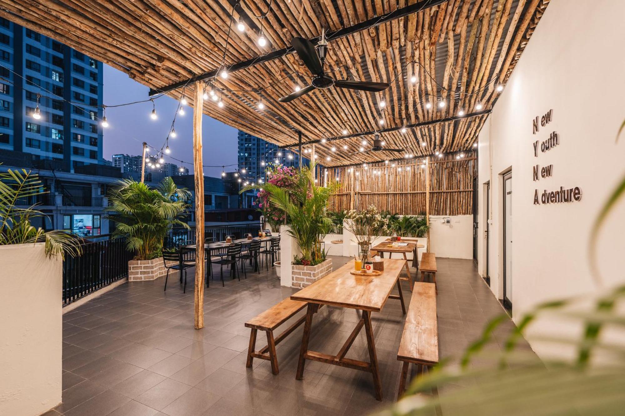 Opulent Skyline Retreat - Elevated Living - Inspired Design Căn hộ Hà Nội