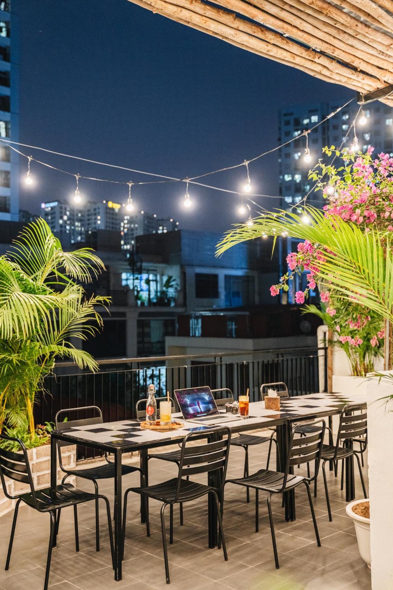 Opulent Skyline Retreat - Elevated Living - Inspired Design Căn hộ
