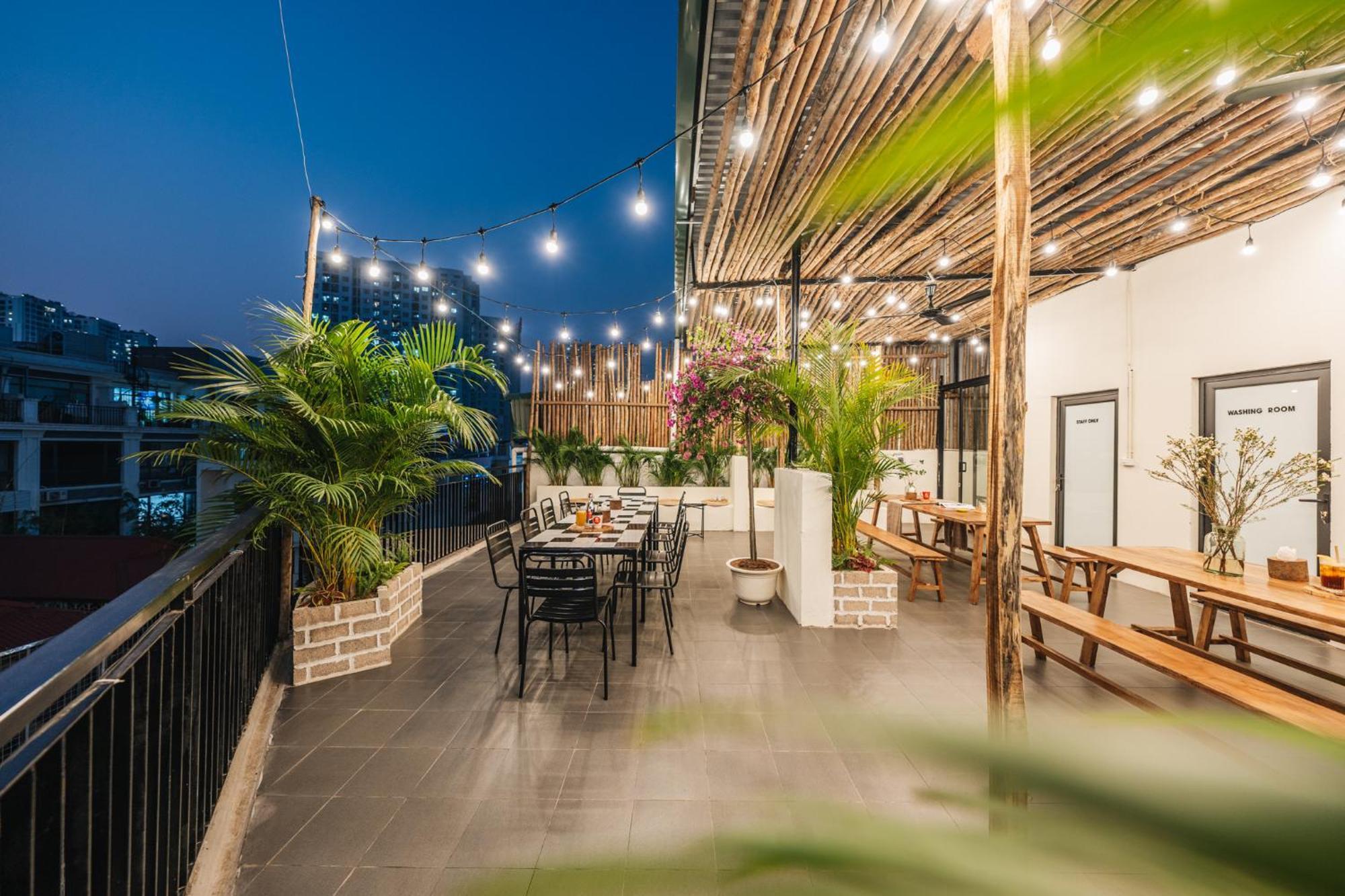 Opulent Skyline Retreat - Elevated Living - Inspired Design Căn hộ Hà Nội