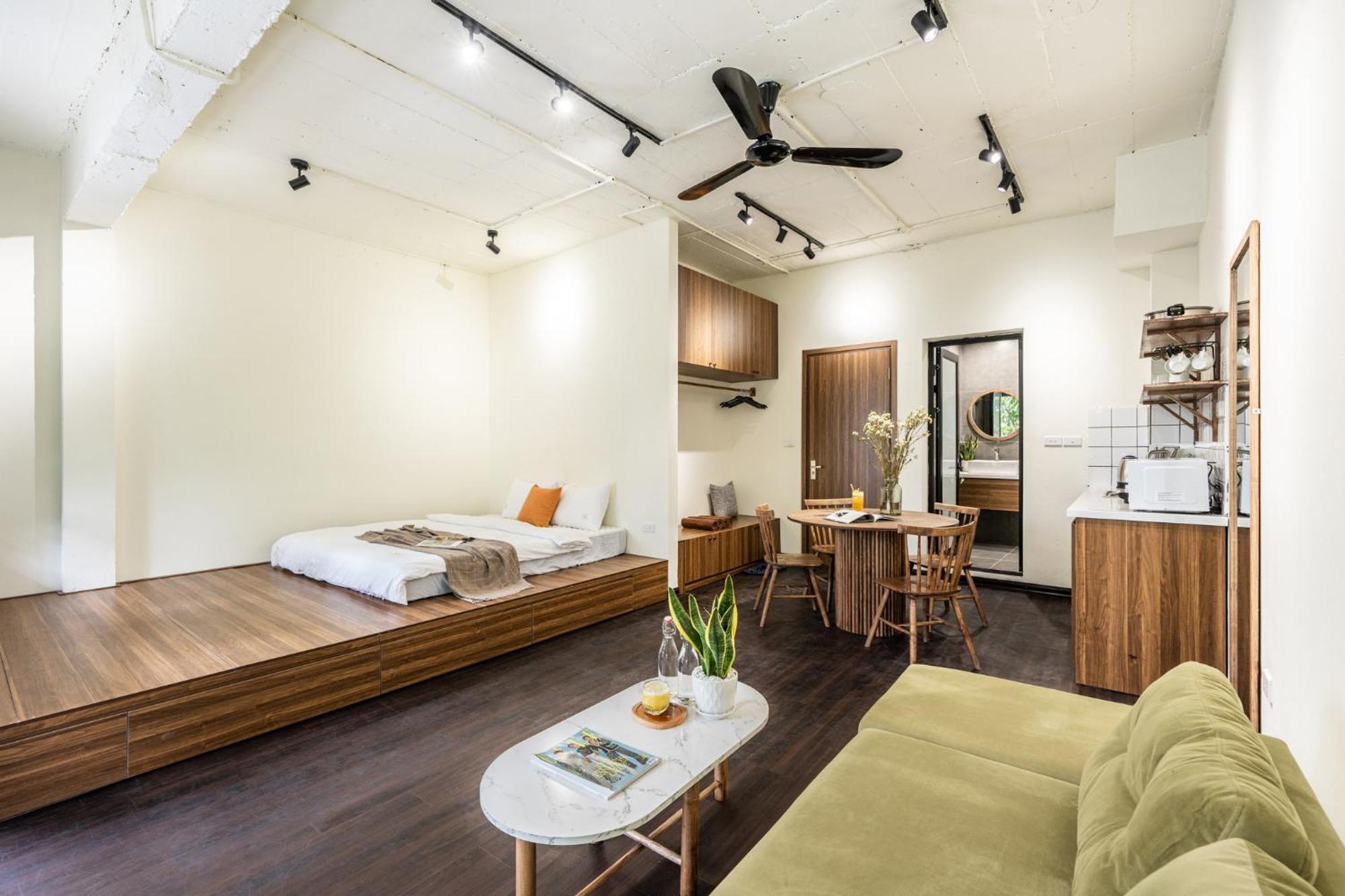 Opulent Skyline Retreat - Elevated Living - Inspired Design Căn hộ Hà Nội